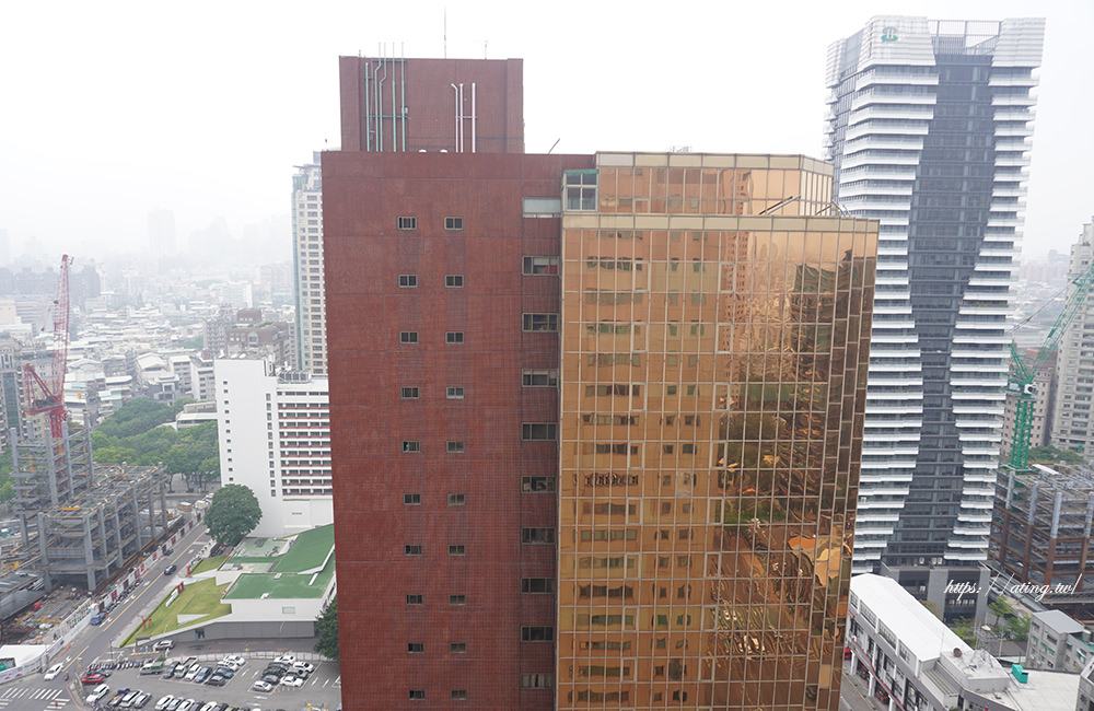 咖啡任務勤美店27樓只要花銅板價可欣賞台中夕陽、台中夜景的台中景觀咖啡館 - 第13張圖 咖啡任務勤美店27樓只要花銅板價可欣賞台中夕陽、台中夜景的台中景觀咖啡館