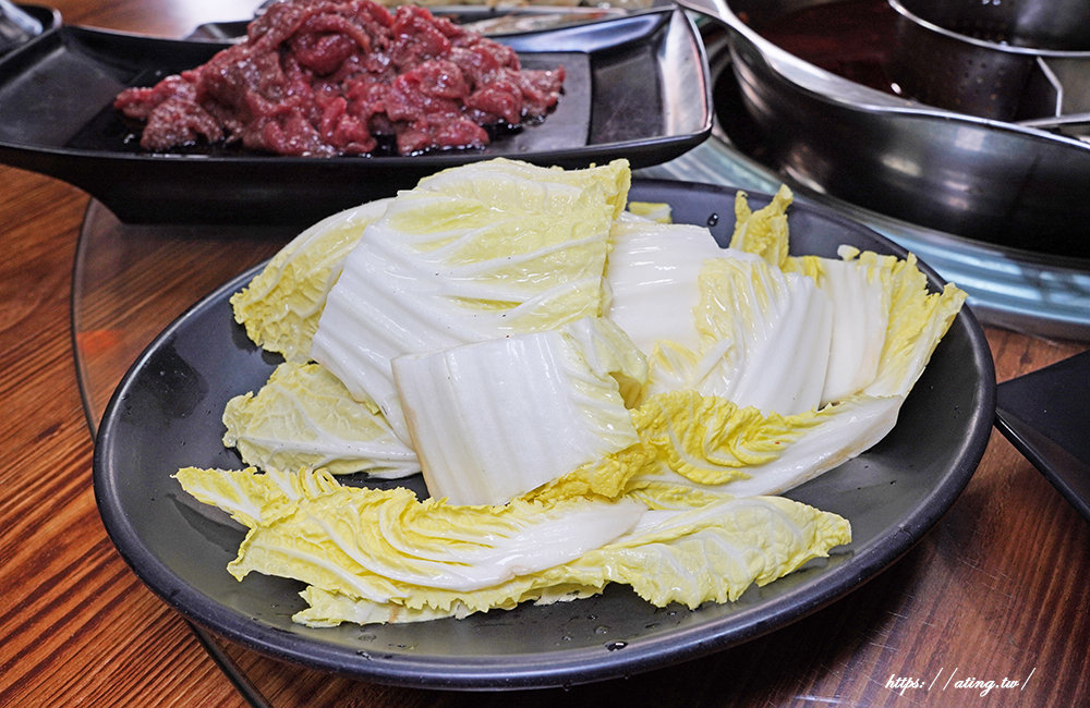 豐原十三涮重慶老火鍋｜祖傳秘製麻辣底料搭配超嫩手切溫體牛，自助吧吃到飽 CP 值爆表！