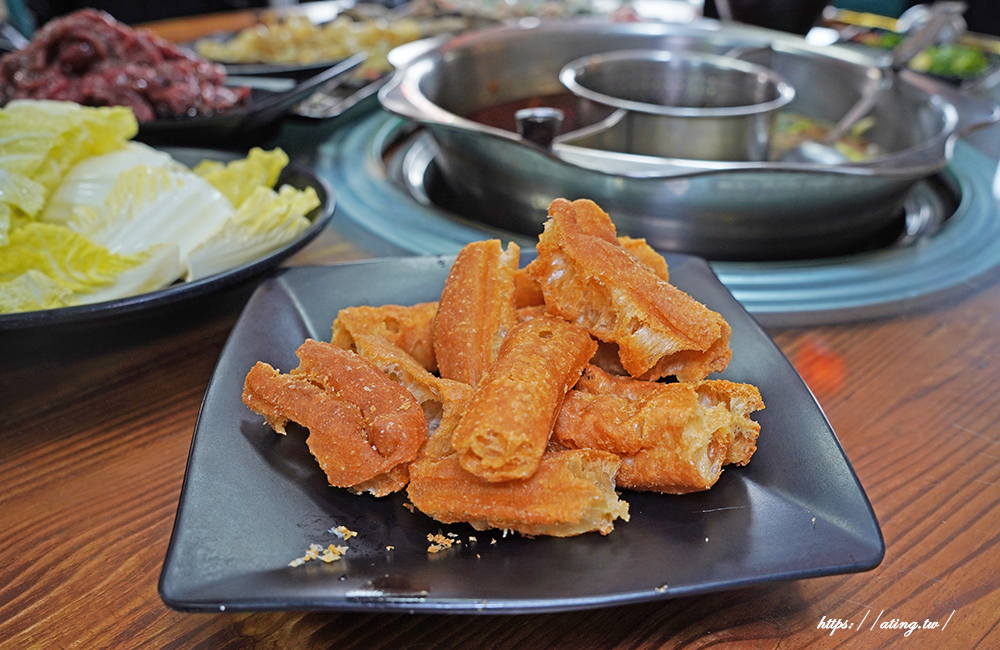 豐原十三涮重慶老火鍋｜祖傳秘製麻辣底料搭配超嫩手切溫體牛，自助吧吃到飽 CP 值爆表！