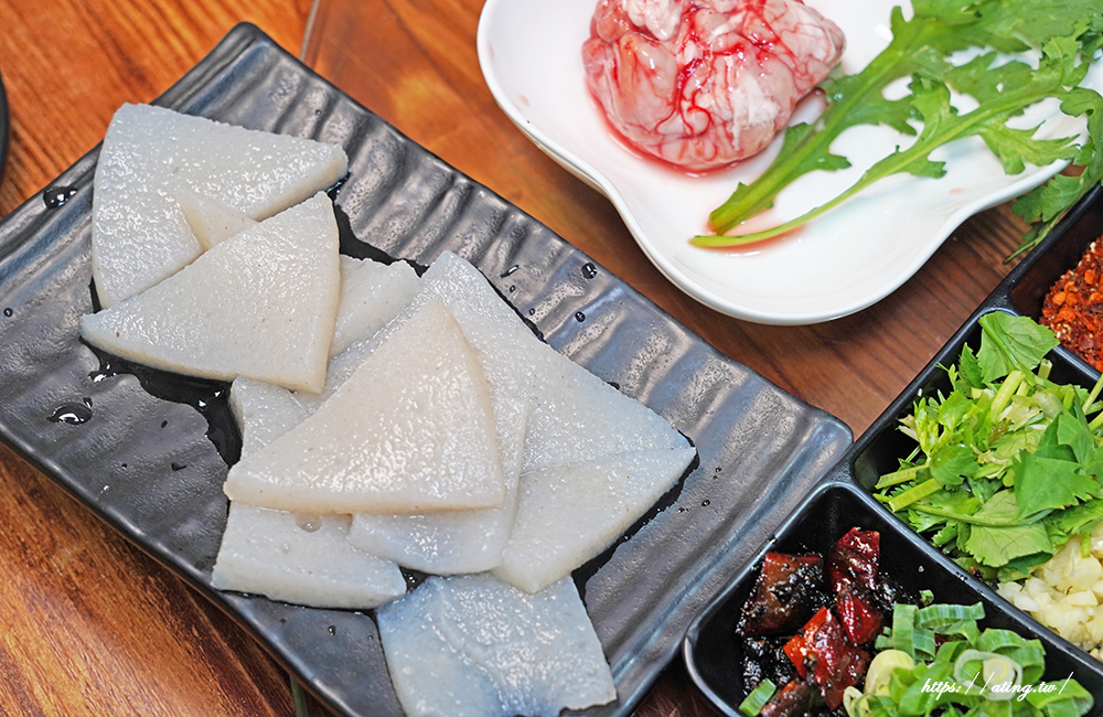 豐原十三涮重慶老火鍋｜祖傳秘製麻辣底料搭配超嫩手切溫體牛，自助吧吃到飽 CP 值爆表！