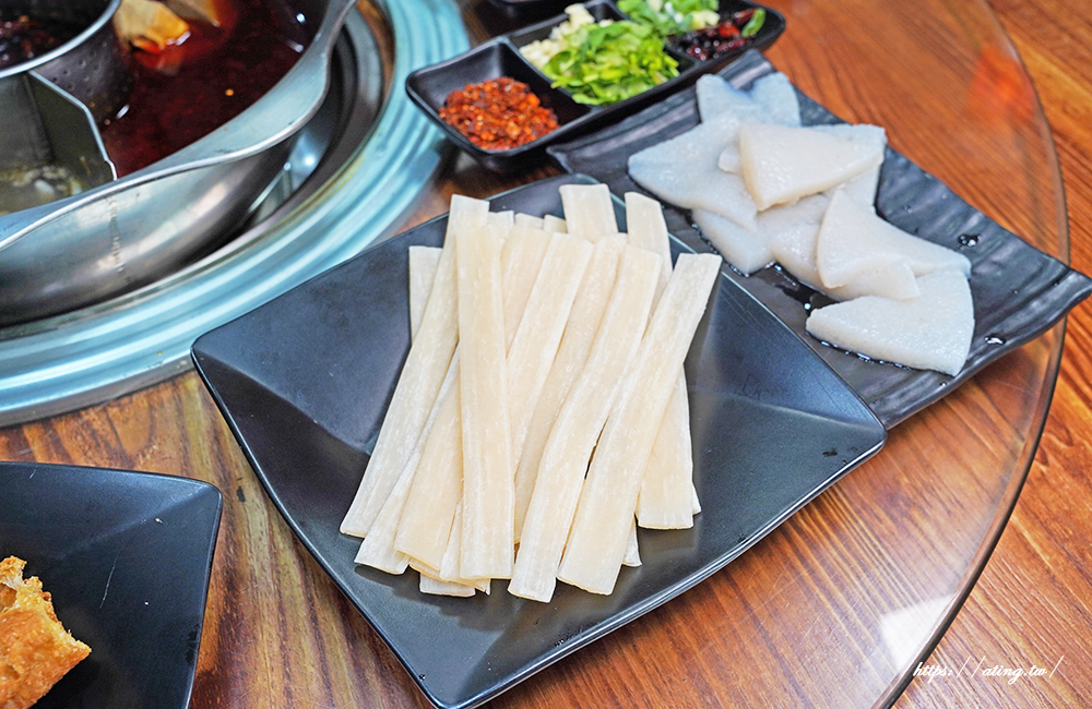 豐原十三涮重慶老火鍋｜祖傳秘製麻辣底料搭配超嫩手切溫體牛，自助吧吃到飽 CP 值爆表！