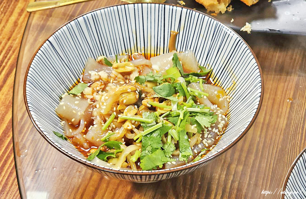 豐原十三涮重慶老火鍋｜祖傳秘製麻辣底料搭配超嫩手切溫體牛，自助吧吃到飽 CP 值爆表！