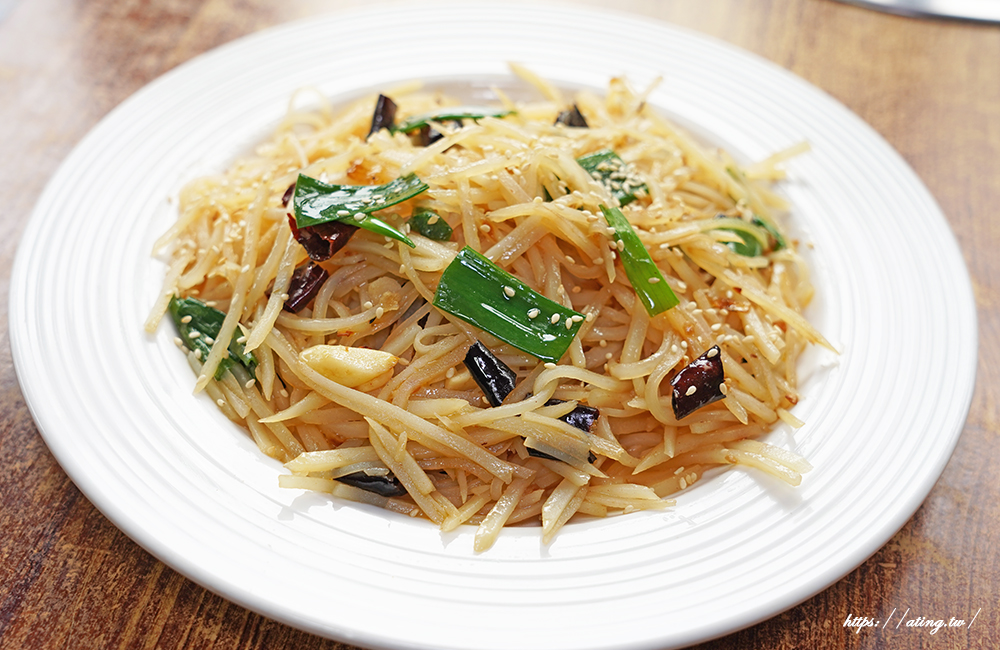 豐原十三涮重慶老火鍋｜祖傳秘製麻辣底料搭配超嫩手切溫體牛，自助吧吃到飽 CP 值爆表！