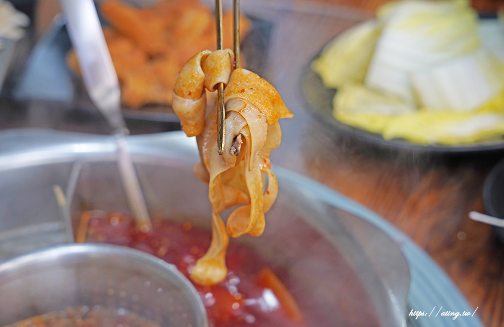 豐原十三涮重慶老火鍋｜祖傳秘製麻辣底料搭配超嫩手切溫體牛，自助吧吃到飽 CP 值爆表！