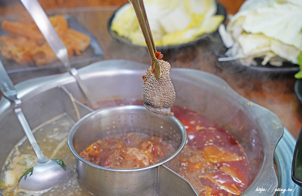 豐原十三涮重慶老火鍋｜祖傳秘製麻辣底料搭配超嫩手切溫體牛，自助吧吃到飽 CP 值爆表！