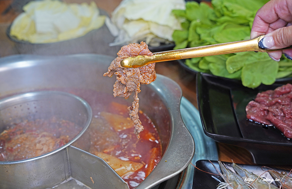 豐原十三涮重慶老火鍋｜祖傳秘製麻辣底料搭配超嫩手切溫體牛，自助吧吃到飽 CP 值爆表！