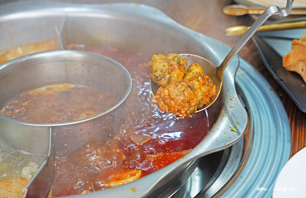 豐原十三涮重慶老火鍋｜祖傳秘製麻辣底料搭配超嫩手切溫體牛，自助吧吃到飽 CP 值爆表！