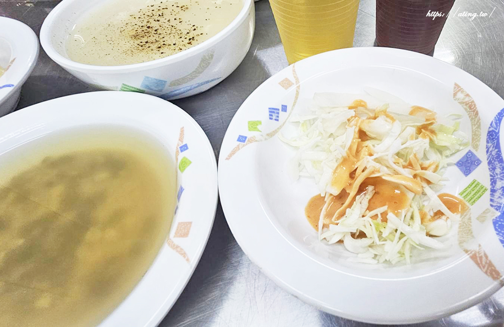 老夫子牛排忠孝夜市美食老店、內用自助吧無限享用