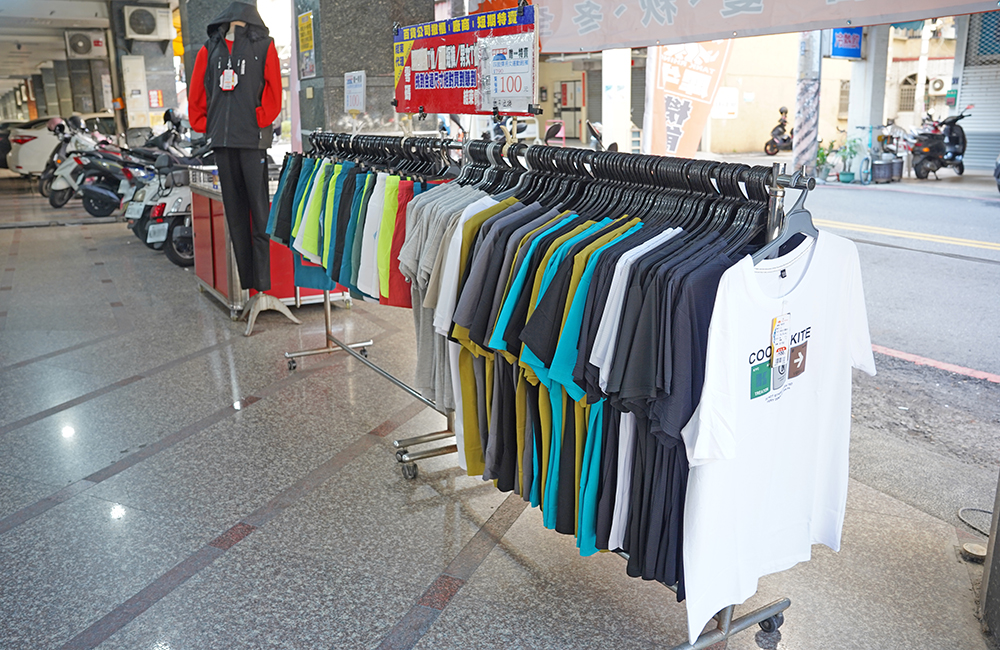 台中大里德芳路原廠犀牛黑科技機能服飾特賣會開跑全館100元起~任搭四件990元~ - 第3張圖 台中大里德芳路原廠犀牛黑科技機能服飾特賣會開跑全館100元起~任搭四件990元~