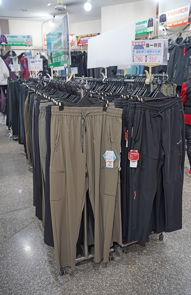 台中大里德芳路原廠犀牛黑科技機能服飾特賣會開跑全館100元起~任搭四件990元~ - 第59張圖 台中大里德芳路原廠犀牛黑科技機能服飾特賣會開跑全館100元起~任搭四件990元~