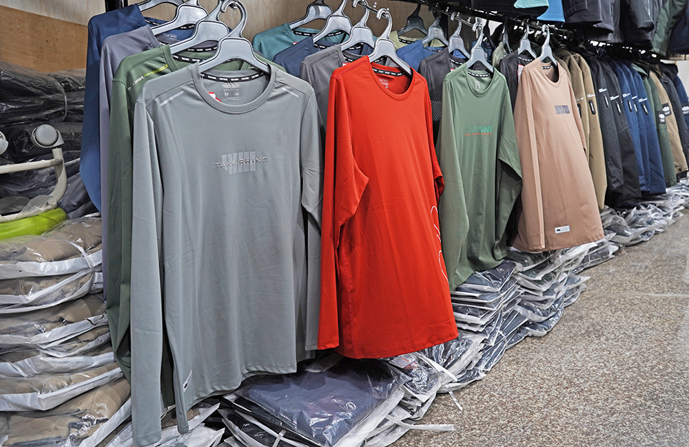 台中大里德芳路原廠犀牛黑科技機能服飾特賣會開跑全館100元起~任搭四件990元~ - 第20張圖 台中大里德芳路原廠犀牛黑科技機能服飾特賣會開跑全館100元起~任搭四件990元~