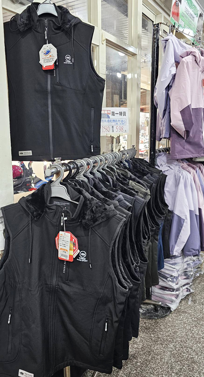 台中大里德芳路原廠犀牛黑科技機能服飾特賣會開跑全館100元起~任搭四件990元~ - 第30張圖 台中大里德芳路原廠犀牛黑科技機能服飾特賣會開跑全館100元起~任搭四件990元~