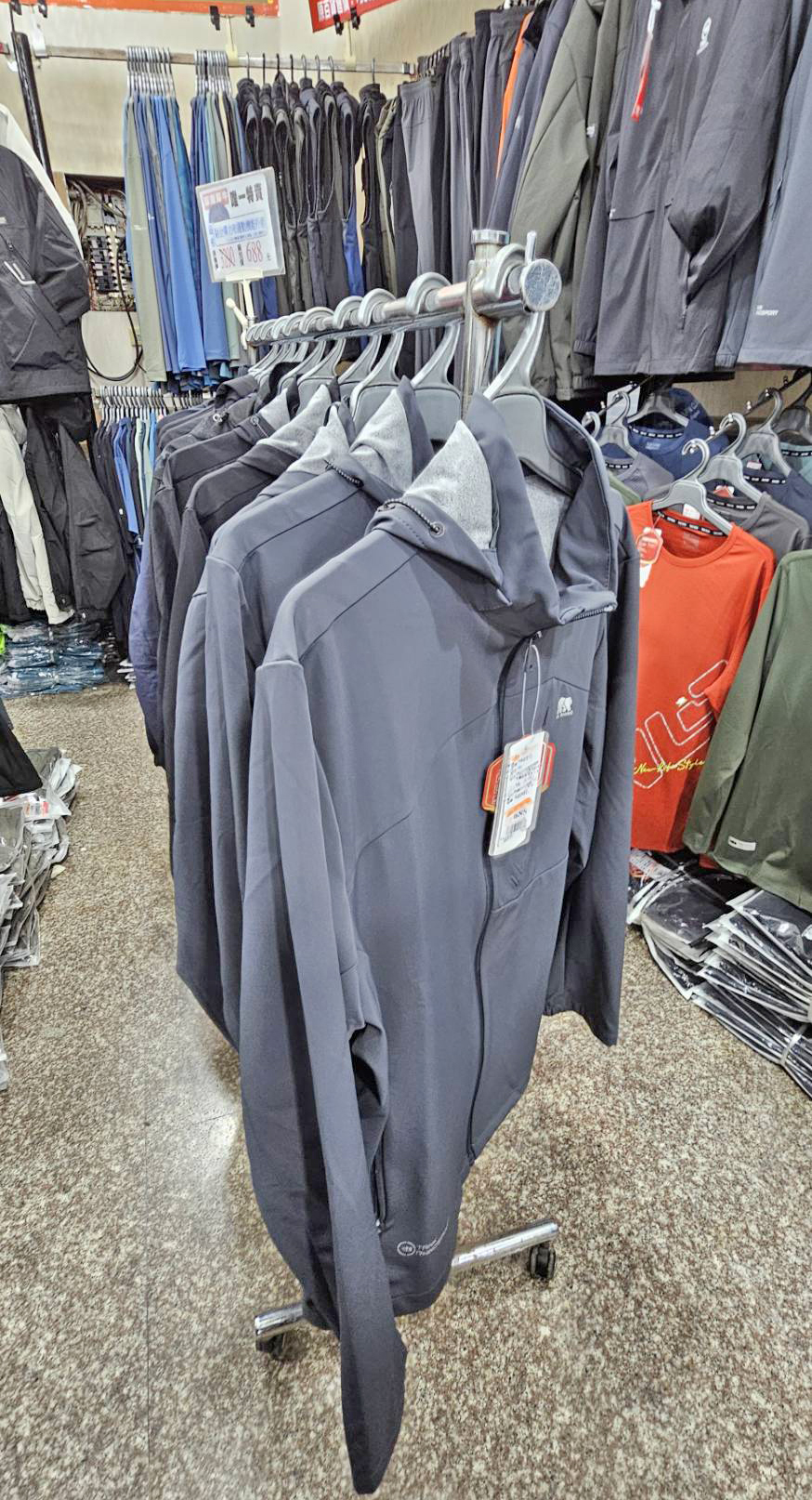 台中大里德芳路原廠犀牛黑科技機能服飾特賣會開跑全館100元起~任搭四件990元~ - 第57張圖 台中大里德芳路原廠犀牛黑科技機能服飾特賣會開跑全館100元起~任搭四件990元~