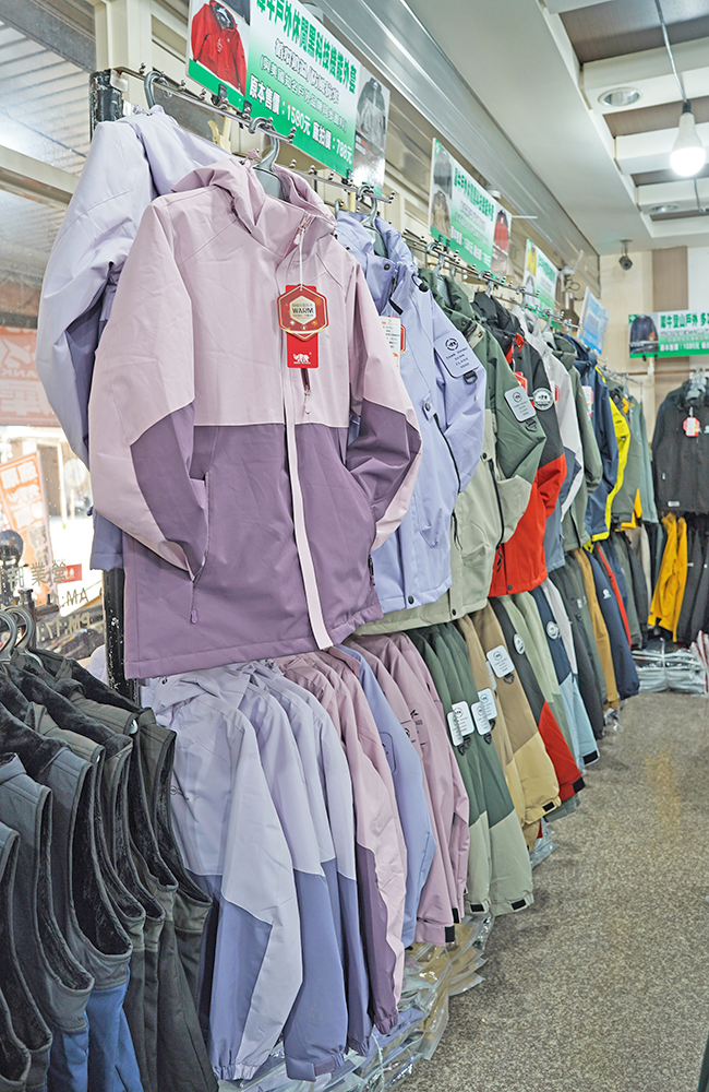 台中大里德芳路原廠犀牛黑科技機能服飾特賣會開跑全館100元起~任搭四件990元~ - 第32張圖 台中大里德芳路原廠犀牛黑科技機能服飾特賣會開跑全館100元起~任搭四件990元~