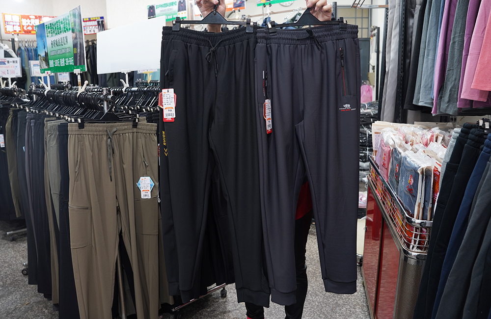 台中大里德芳路原廠犀牛黑科技機能服飾特賣會開跑全館100元起~任搭四件990元~ - 第62張圖 台中大里德芳路原廠犀牛黑科技機能服飾特賣會開跑全館100元起~任搭四件990元~