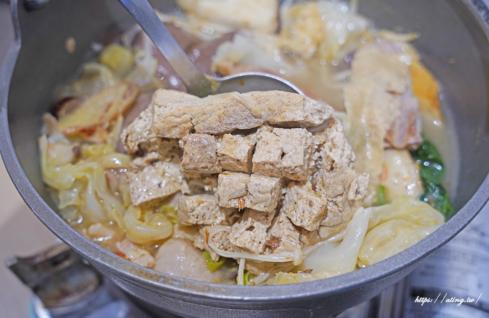 台北江麻辣臭豆腐嶺東店自助吧任你喝,全新 5 款鍋物湯頭登場!每鍋都有鴨血+豆腐,像在吃迷你版宮廷盛宴 - 第17張圖 台北江麻辣臭豆腐嶺東店自助吧任你喝,全新 5 款鍋物湯頭登場!每鍋都有鴨血+豆腐,像在吃迷你版宮廷盛宴