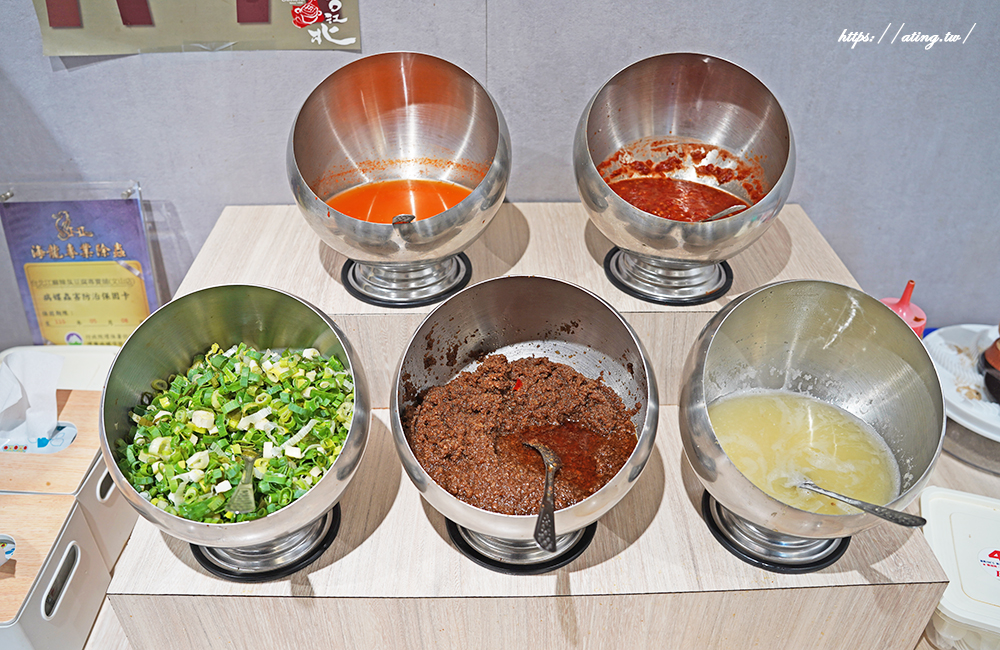 台北江麻辣臭豆腐嶺東店自助吧任你喝,全新 5 款鍋物湯頭登場!每鍋都有鴨血+豆腐,像在吃迷你版宮廷盛宴 - 第8張圖 台北江麻辣臭豆腐嶺東店自助吧任你喝,全新 5 款鍋物湯頭登場!每鍋都有鴨血+豆腐,像在吃迷你版宮廷盛宴