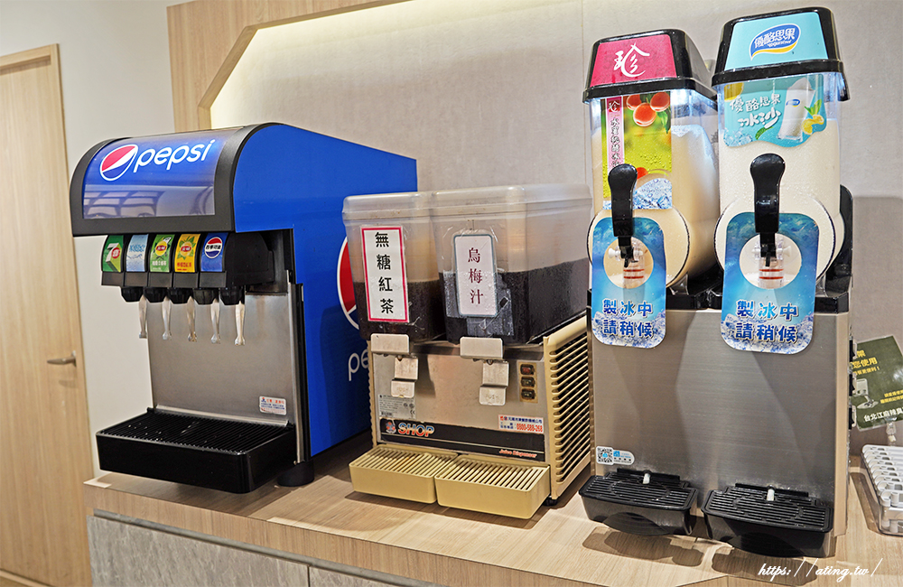 台北江麻辣臭豆腐嶺東店自助吧任你喝,全新 5 款鍋物湯頭登場!每鍋都有鴨血+豆腐,像在吃迷你版宮廷盛宴 - 第6張圖 台北江麻辣臭豆腐嶺東店自助吧任你喝,全新 5 款鍋物湯頭登場!每鍋都有鴨血+豆腐,像在吃迷你版宮廷盛宴