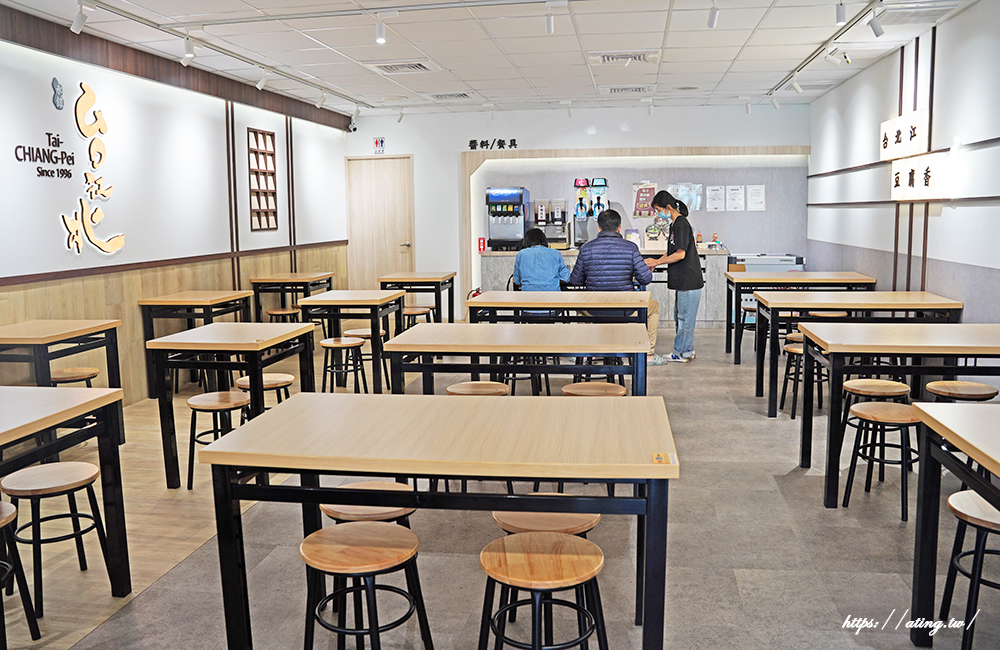 台北江麻辣臭豆腐嶺東店自助吧任你喝,全新 5 款鍋物湯頭登場!每鍋都有鴨血+豆腐,像在吃迷你版宮廷盛宴 - 第4張圖 台北江麻辣臭豆腐嶺東店自助吧任你喝,全新 5 款鍋物湯頭登場!每鍋都有鴨血+豆腐,像在吃迷你版宮廷盛宴