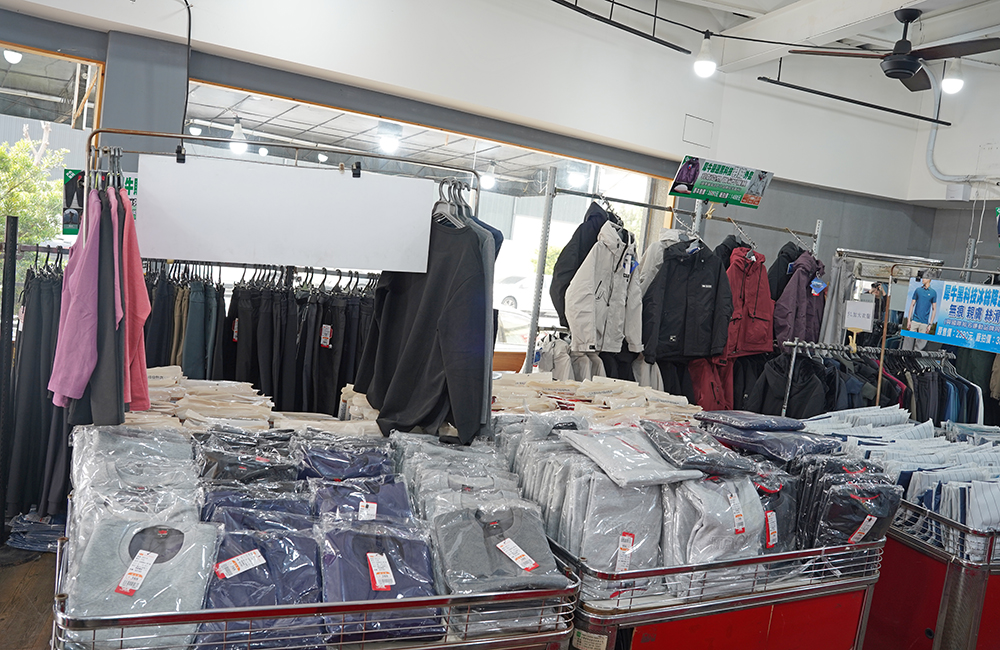 原廠犀牛黑科技機能服飾特賣會台南新市區中正路開跑全館100元起~任搭四件990元~ - 第39張圖 原廠犀牛黑科技機能服飾特賣會台南新市區中正路開跑全館100元起~任搭四件990元~