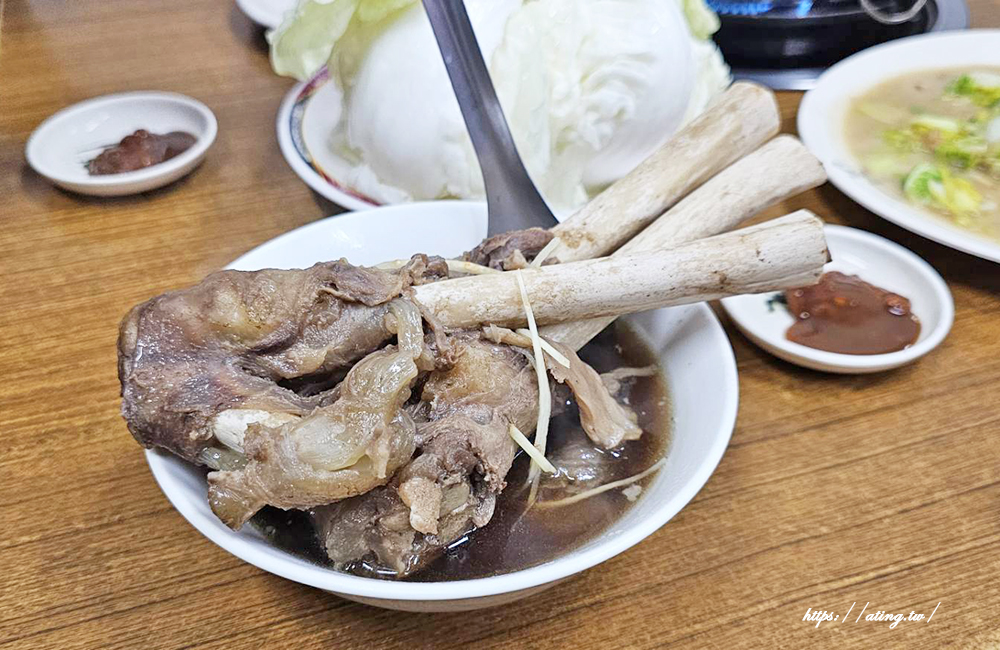 台中霧峰美食推薦｜老牌羊肉在地開很多年的羊肉爐，羊大骨湯必點！