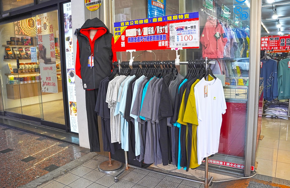 台中西區東興路原廠犀牛黑科技機能服飾特賣會開跑全館100元起~任搭四件990元~