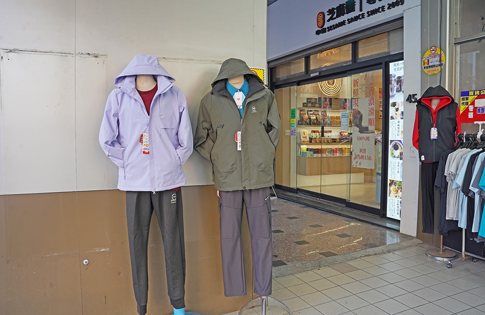 台中西區東興路原廠犀牛黑科技機能服飾特賣會開跑全館100元起~任搭四件990元~