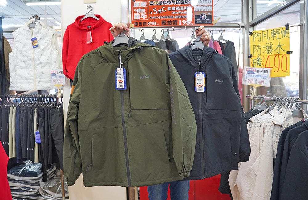 台中西區東興路原廠犀牛黑科技機能服飾特賣會開跑全館100元起~任搭四件990元~