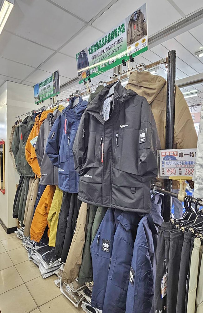 台中西區東興路原廠犀牛黑科技機能服飾特賣會開跑全館100元起~任搭四件990元~