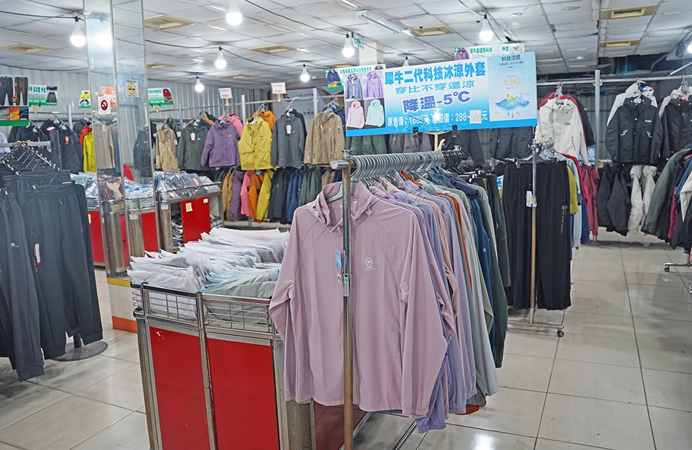 2026年原廠犀牛黑科技機能服飾特賣會台南安南區海佃路開跑全館100元起~任搭四件990元~