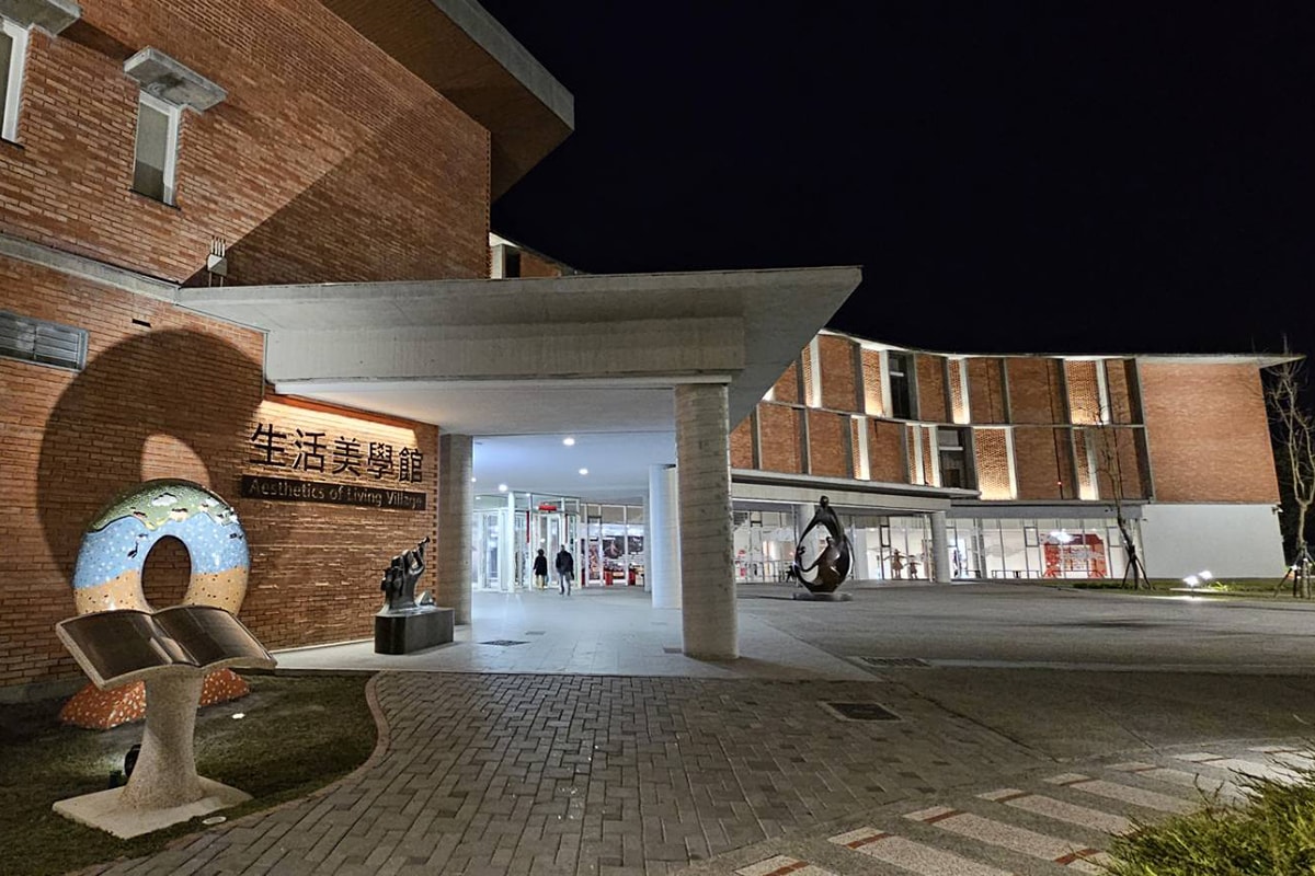 誰說麥寮只有海風？這座「2025英倫金獎」紅磚建築，夜晚白天同樣精彩