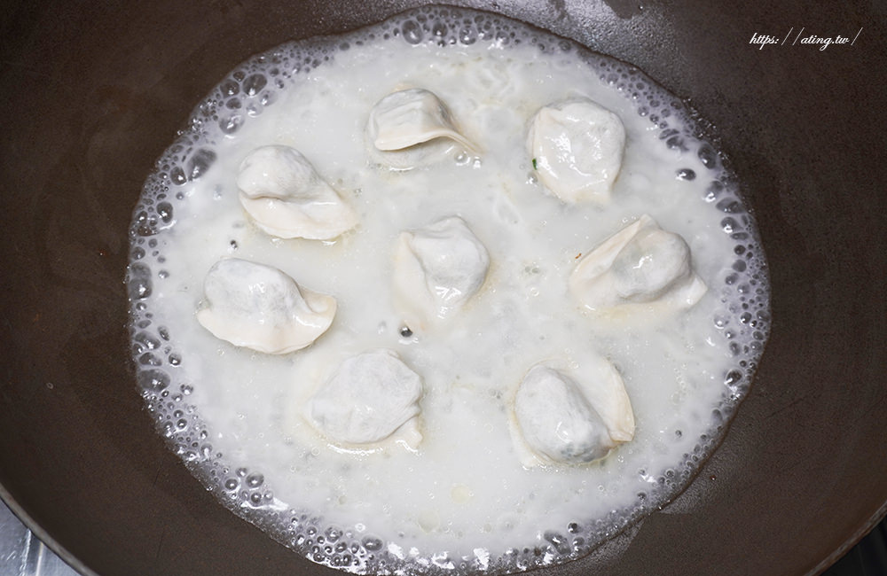 Pan fried dumplings06